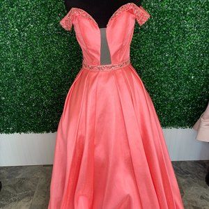BNWT Ashley Lauren Size 2 Prom Dress